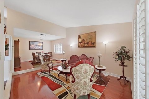 House in Brandon, Florida 4 bedrooms, 207.64 sq.m. № 2199972 - photo 5
