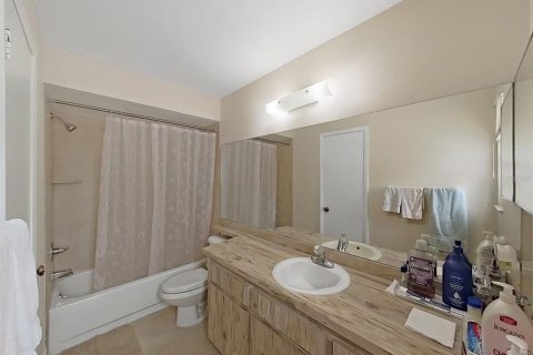 House in Brandon, Florida 4 bedrooms, 207.64 sq.m. № 2199972 - photo 19
