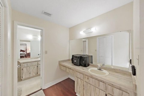 House in Brandon, Florida 4 bedrooms, 207.64 sq.m. № 2199972 - photo 15