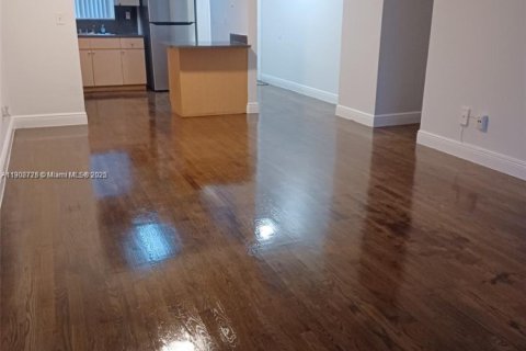 Condo in North Miami Beach, Florida, 2 bedrooms  № 1953102 - photo 3