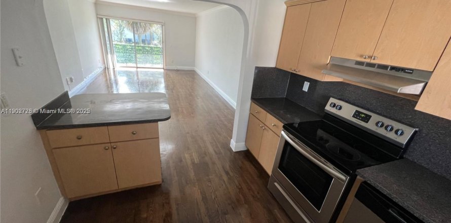 Condo in North Miami Beach, Florida, 2 bedrooms  № 1953102