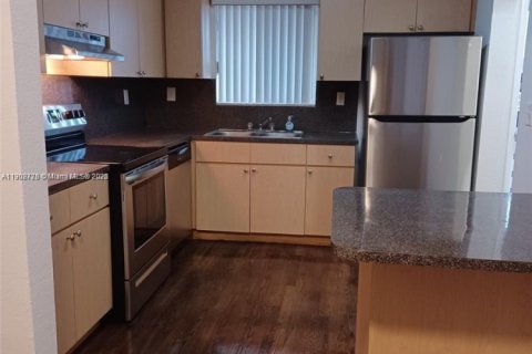 Condo in North Miami Beach, Florida, 2 bedrooms  № 1953102 - photo 6