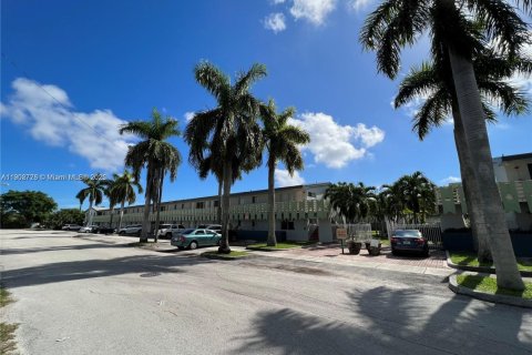 Condo in North Miami Beach, Florida, 2 bedrooms  № 1953102 - photo 23