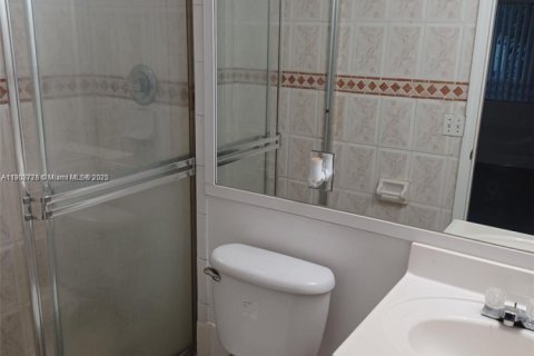 Condo in North Miami Beach, Florida, 2 bedrooms  № 1953102 - photo 18