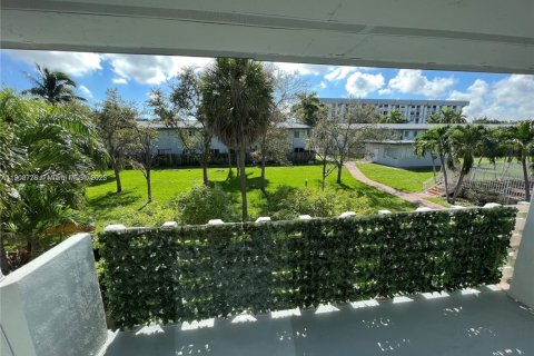 Condo in North Miami Beach, Florida, 2 bedrooms  № 1953102 - photo 14