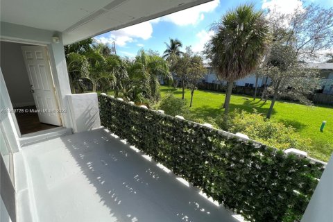 Condo in North Miami Beach, Florida, 2 bedrooms  № 1953102 - photo 13