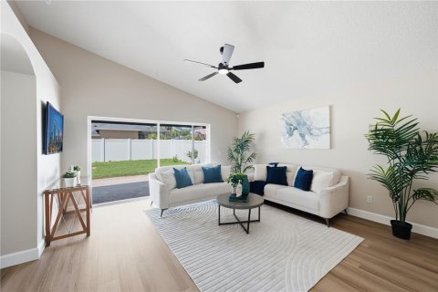 House in Oviedo, Florida 4 bedrooms, 178.37 sq.m. № 2203503 - photo 5