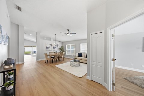 House in Oviedo, Florida 4 bedrooms, 178.37 sq.m. № 2203503 - photo 20