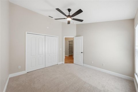 House in Oviedo, Florida 4 bedrooms, 178.37 sq.m. № 2203503 - photo 13