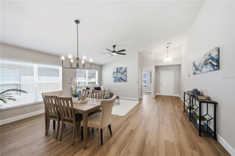 House in Oviedo, Florida 4 bedrooms, 178.37 sq.m. № 2203503 - photo 21