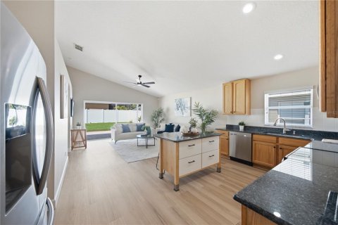 House in Oviedo, Florida 4 bedrooms, 178.37 sq.m. № 2203503 - photo 26