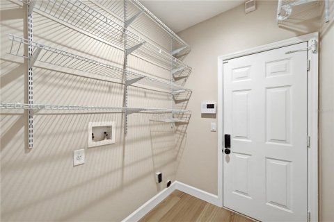 House in Oviedo, Florida 4 bedrooms, 178.37 sq.m. № 2203503 - photo 23
