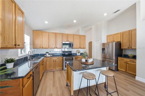 House in Oviedo, Florida 4 bedrooms, 178.37 sq.m. № 2203503 - photo 4