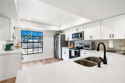 Townhouse in Tierra Verde, Florida 2 bedrooms, 137.03 sq.m. № 2322921 - photo 8