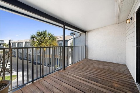 Townhouse in Tierra Verde, Florida 2 bedrooms, 137.03 sq.m. № 2322921 - photo 28