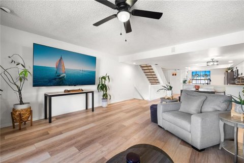 Townhouse in Tierra Verde, Florida 2 bedrooms, 137.03 sq.m. № 2322921 - photo 15