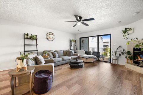 Townhouse in Tierra Verde, Florida 2 bedrooms, 137.03 sq.m. № 2322921 - photo 13