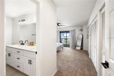 Townhouse in Tierra Verde, Florida 2 bedrooms, 137.03 sq.m. № 2322921 - photo 27