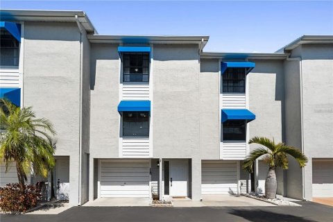 Townhouse in Tierra Verde, Florida 2 bedrooms, 137.03 sq.m. № 2322921