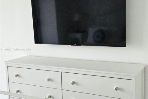 Condo in North Miami Beach, Florida, 1 bedroom  № 2028995 - photo 9