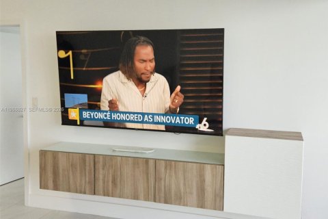 Condo in North Miami Beach, Florida, 1 bedroom  № 2028995 - photo 6