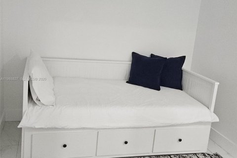 Condo in North Miami Beach, Florida, 1 bedroom  № 2028995 - photo 10