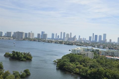 Condo in North Miami Beach, Florida, 1 bedroom  № 2028995 - photo 2