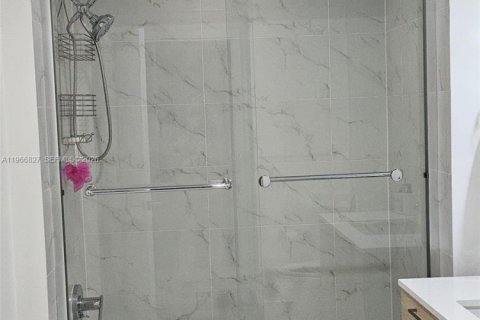 Condo in North Miami Beach, Florida, 1 bedroom  № 2028995 - photo 11