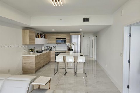 Condo in North Miami Beach, Florida, 1 bedroom  № 2028995 - photo 3