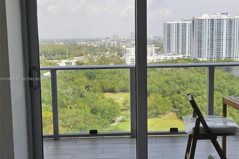 Condo in North Miami Beach, Florida, 1 bedroom  № 2028995 - photo 13