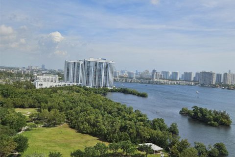 Condo in North Miami Beach, Florida, 1 bedroom  № 2028995