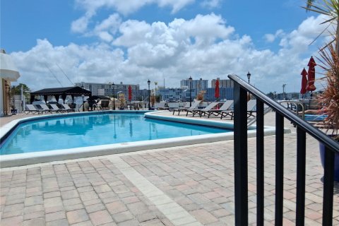 Condominio en alquiler en Hallandale Beach, Florida, 2 dormitorios № 2054494 - foto 10