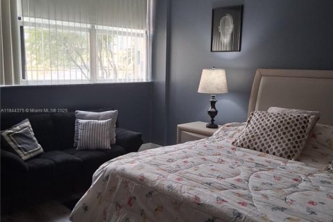 Condominio en alquiler en Hallandale Beach, Florida, 2 dormitorios № 2054494 - foto 20