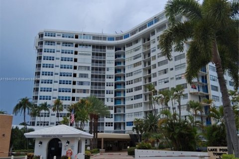 Condominio en Hallandale Beach, Florida, 2 dormitorios  № 2054494