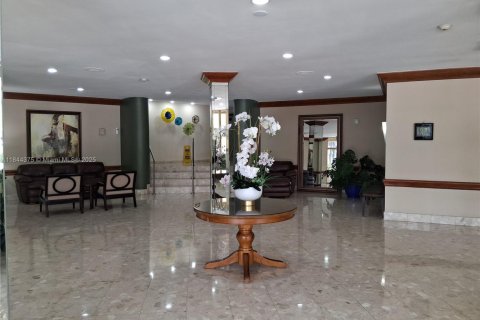 Condominio en alquiler en Hallandale Beach, Florida, 2 dormitorios № 2054494 - foto 6