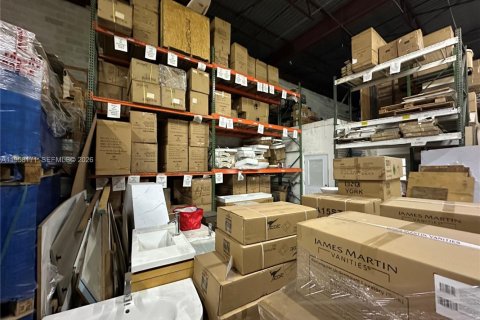 Commercial property in Doral, Florida № 2020677 - photo 20