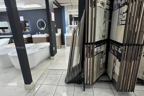 Commercial property in Doral, Florida № 2020677 - photo 15