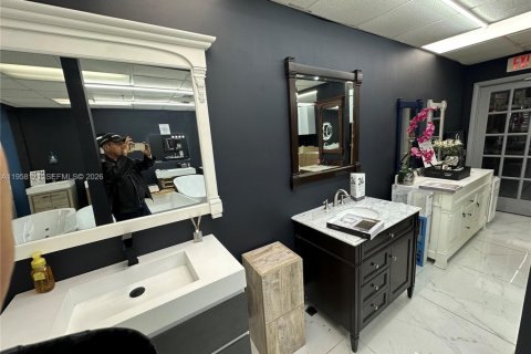 Commercial property in Doral, Florida № 2020677 - photo 7