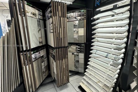 Commercial property in Doral, Florida № 2020677 - photo 13