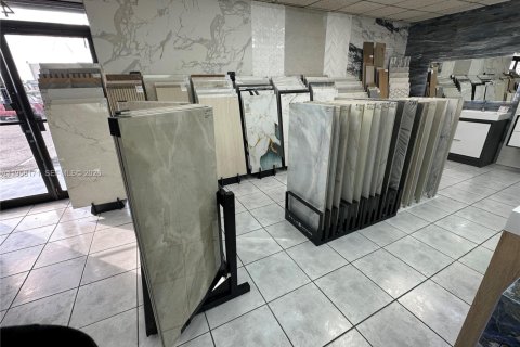 Commercial property in Doral, Florida № 2020677 - photo 18