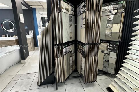 Commercial property in Doral, Florida № 2020677 - photo 14