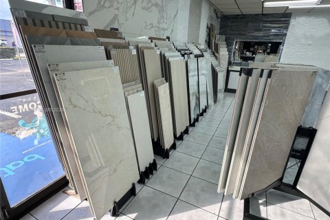 Commercial property in Doral, Florida № 2020677 - photo 17