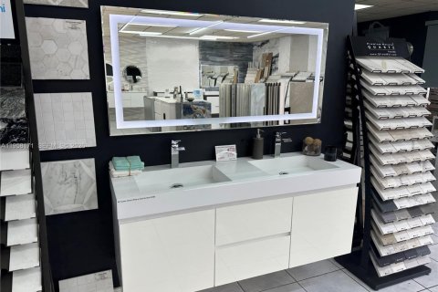 Commercial property in Doral, Florida № 2020677 - photo 3