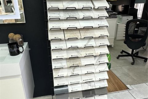 Commercial property in Doral, Florida № 2020677 - photo 16