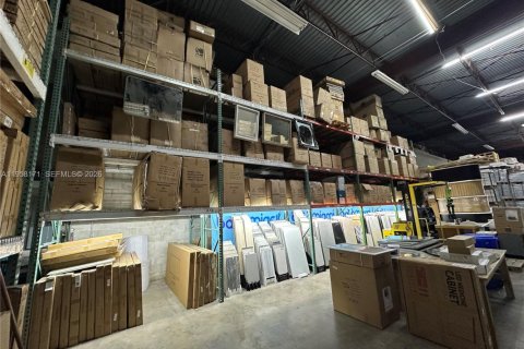 Commercial property in Doral, Florida № 2020677 - photo 23