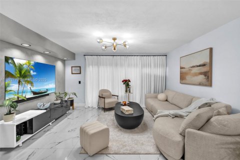 Touwnhouse à vendre à Davie, Floride: 2 chambres, 123.37 m2 № 1977431 - photo 5