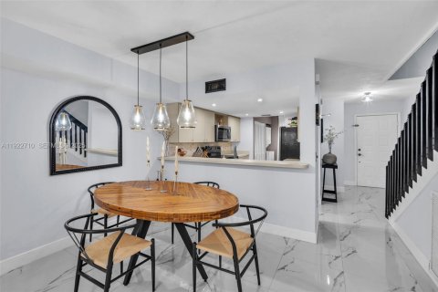 Touwnhouse à vendre à Davie, Floride: 2 chambres, 123.37 m2 № 1977431 - photo 7