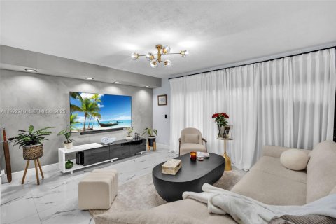 Touwnhouse à vendre à Davie, Floride: 2 chambres, 123.37 m2 № 1977431 - photo 4