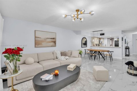 Touwnhouse à vendre à Davie, Floride: 2 chambres, 123.37 m2 № 1977431 - photo 6