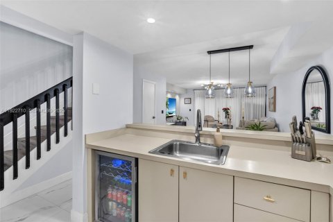 Touwnhouse à vendre à Davie, Floride: 2 chambres, 123.37 m2 № 1977431 - photo 8